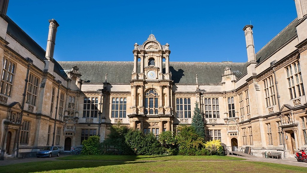Warwick Castle, Shakespeare's Birthplace, Oxford & the Cotswolds - including entrances