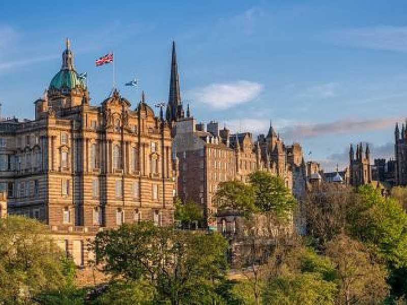 Edinburgh - The Royal City with Castle Entry (First Class)