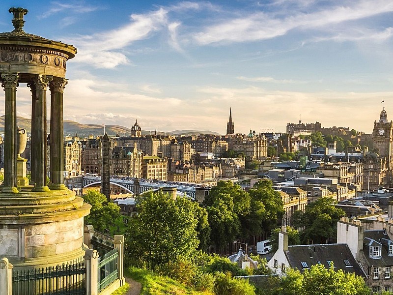 Edinburgh - The Royal City with Castle Entry (standard class)
