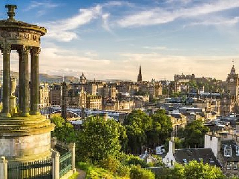 Edinburgh - The Royal City with Castle Entry (standard class)
