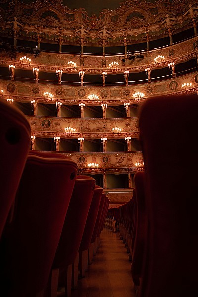 Toppbilletter til teater, musikaler, ballett, konserter og opera